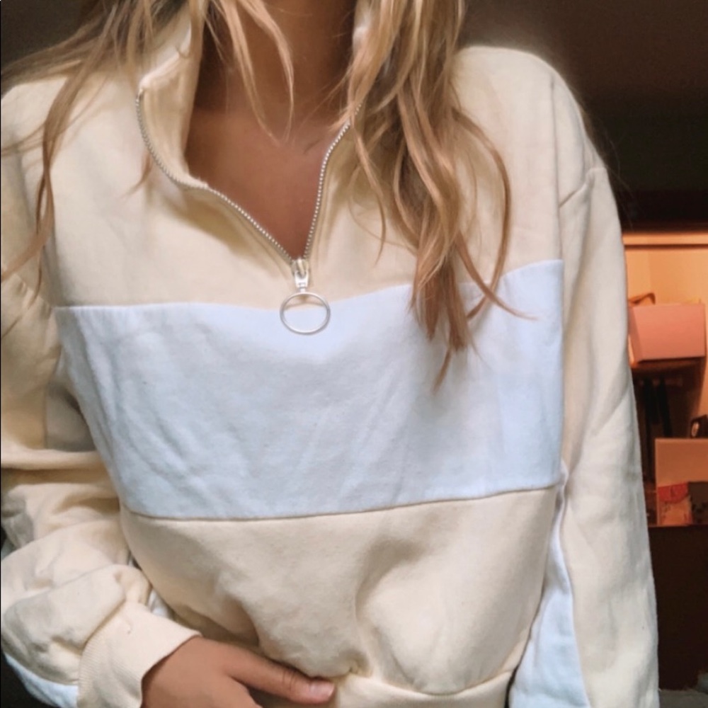 Women’s Size medium cropped sweater.